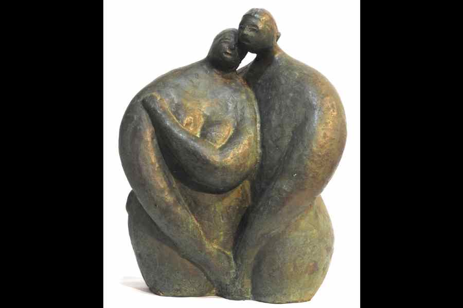 Metaphysical engagement Shankar Ghosh’s mastery lay not just in the physicality of his medium but in his ability to express movement and emotion within stillness. His bronzes, solid and weighty, carri